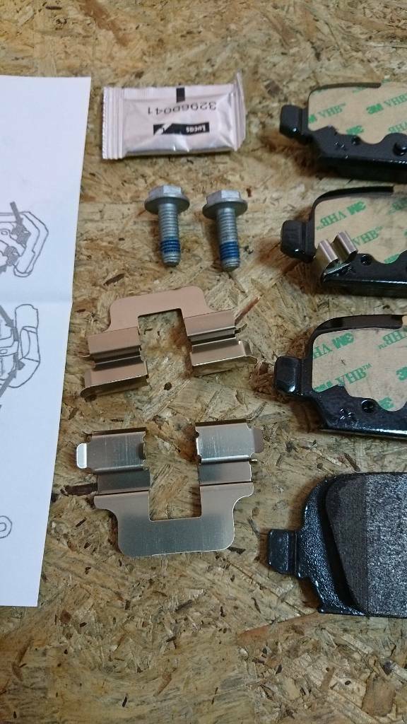 Corsa c tigra b Bremsklötze Bremsbacken hinten neu original gm