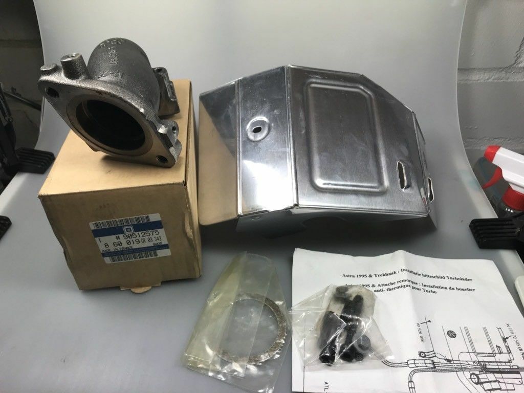 Original GM Opel Astra Befestigungsteile Wärmeschutz Turbolader Neu