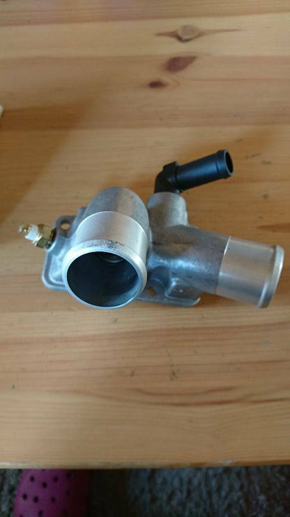 Vectra B Omega B Thermostatgehäuse neu original GM
