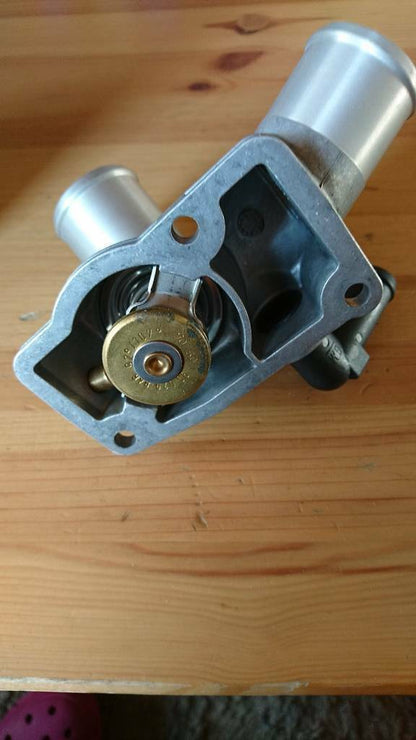 Vectra B Omega B Thermostatgehäuse neu original GM
