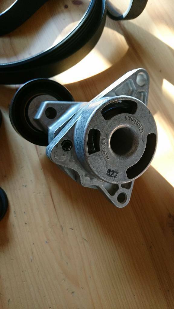 Opel Vivaro A Keilrippenriemen Spannrolle neu original GM