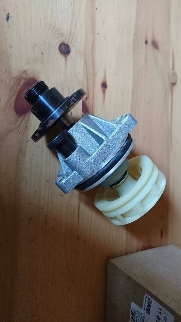 Opel Omega B Wasserpumpe neu original GM