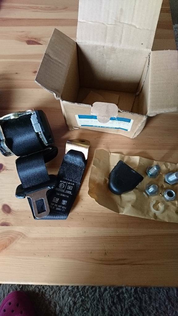 Kadett E Sicherheitsgurt hinten links neu original GM