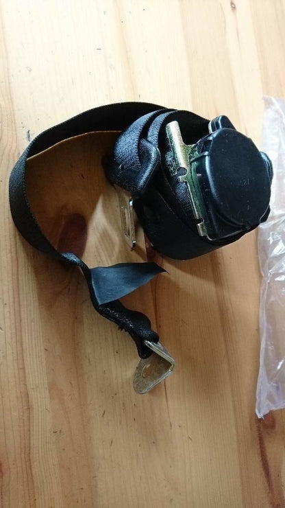Opel Omega A Sicherheitsgurt hinten links neu original GM