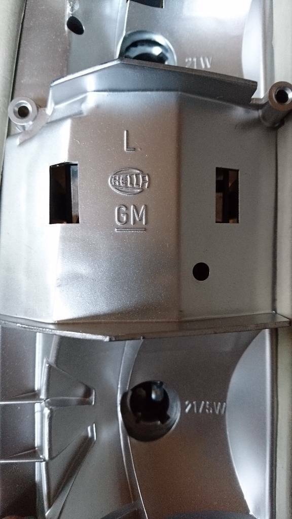 Original GM Rekord E Caravan Rückleuchte Lampenträger links Neu