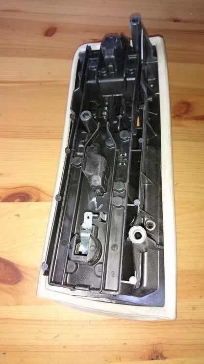 Original GM Rekord E Caravan Rückleuchte Lampenträger links Neu