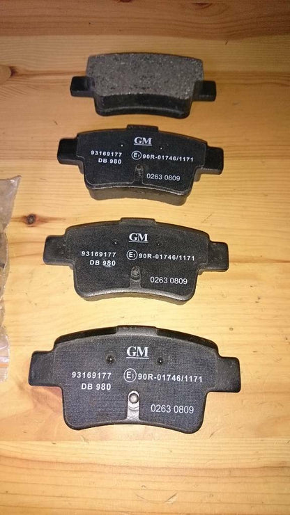Corsa D Bremsklötze vorne neu original GM