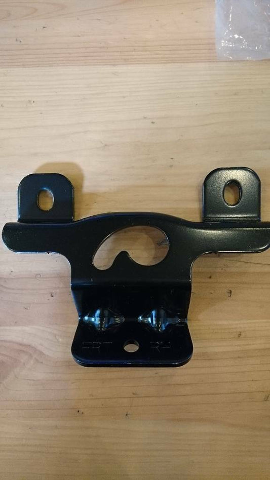 Antara Laderaum Halter vorne rechts neu original GM
