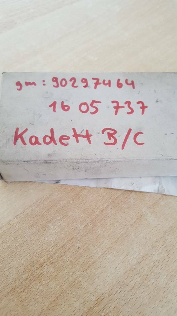 Kadett B C Bremsbeläge mit Nieten Neu Original GM
