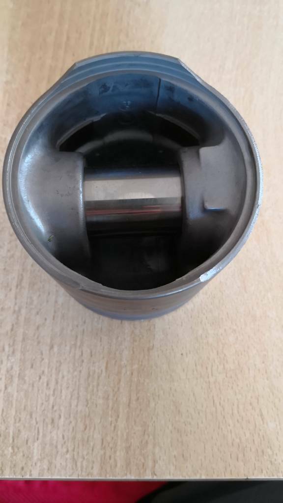 Opel Omega A Kolben mit Bolzen und Ringen Neu Original GM