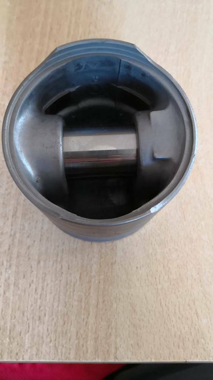 Opel Omega A Kolben mit Bolzen und Ringen Neu Original GM