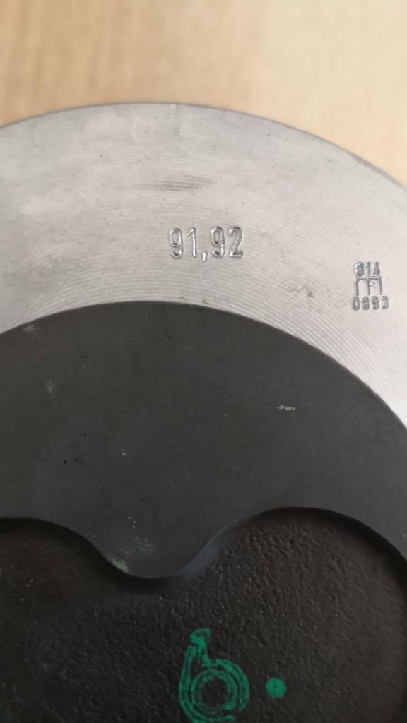 Opel Omega A Kolben mit Bolzen und Ringen Neu Original GM