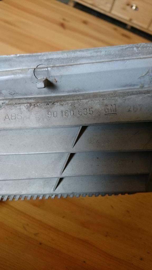 Ascona C Gitter Blende Zierleiste Abdeckung original GM 90160635 Opel