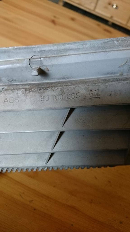 Ascona C Gitter Blende Zierleiste Abdeckung original GM 90160635 Opel