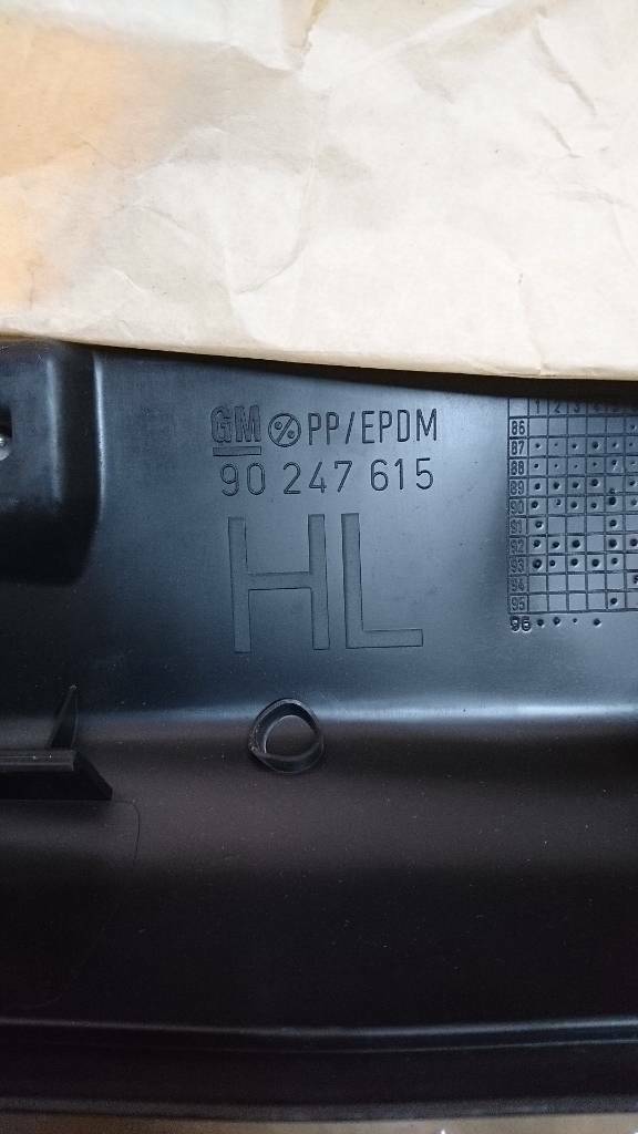 Opel Omega A Senator B Steinschlagschutz hinten links neu original GM