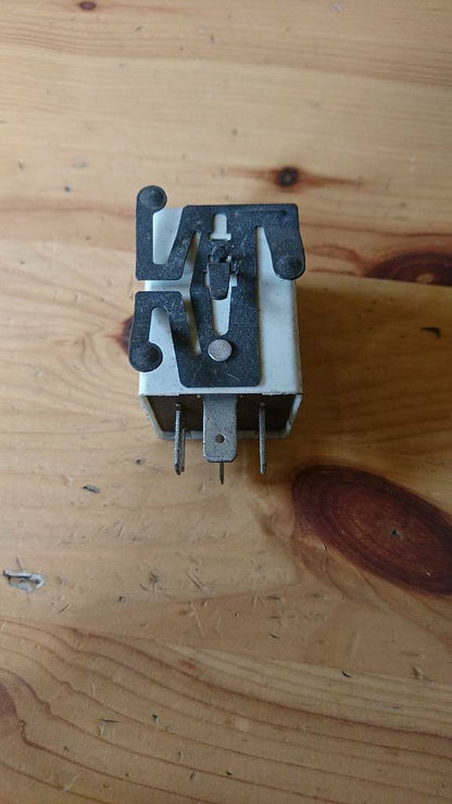 Corsa A Kadett E Ascona C Relais Scheibenwischer original GM Opel NEU