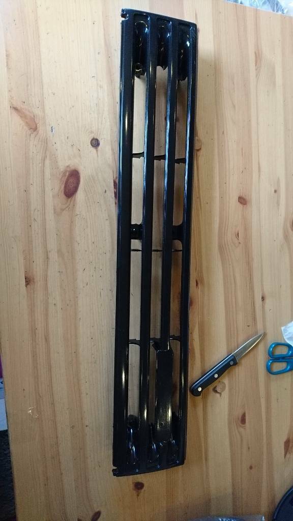 Mazda 323 Kühlergrill neu original