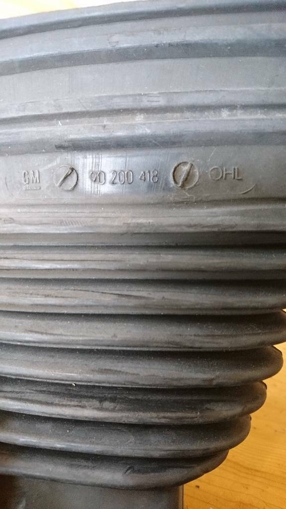 Kadett E Verbindungsschlauch Luftfilterkasten neu GM