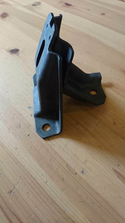 Omega A Omega B Halter Motoraufhängung vorne rechts Neu GM