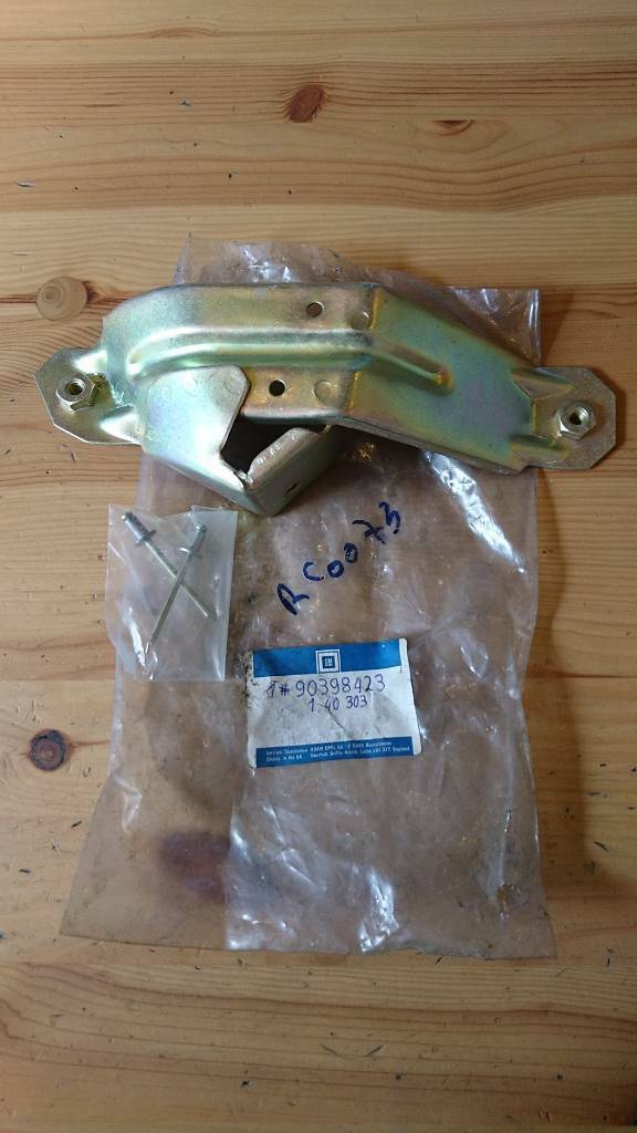 Kadett E Fensterheber Halter links neu original GM