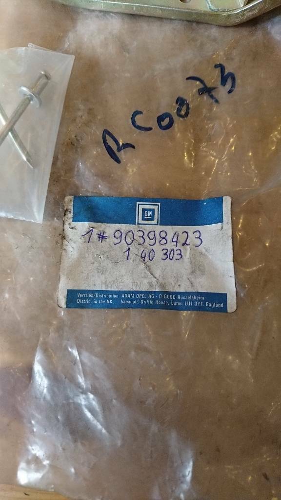 Kadett E Fensterheber Halter links neu original GM