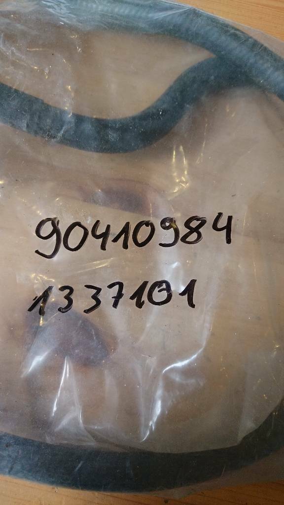 Astra f schlauch Ausgleichsbehälter Drosselklappe neu gm 90410984