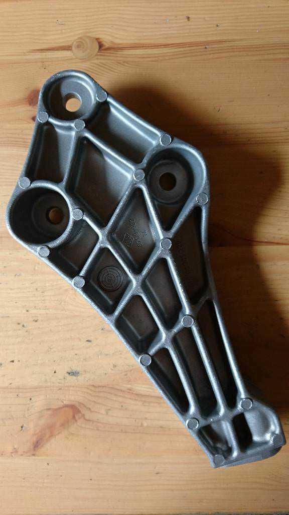 Original GM Vectra A Halter Motoraufhängung vorne rechts neu