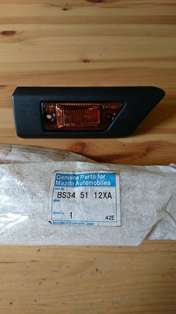 Mazda 323 seitenblinker rechts neu original