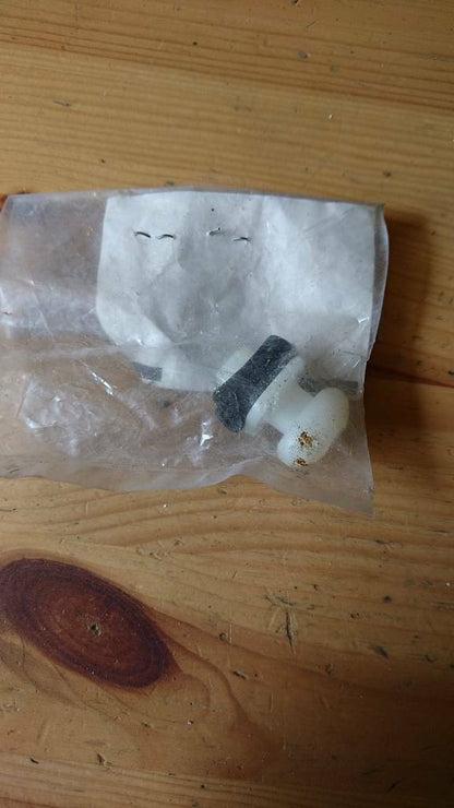 Mazda 626 Stoßstangen Clip hinten neu original