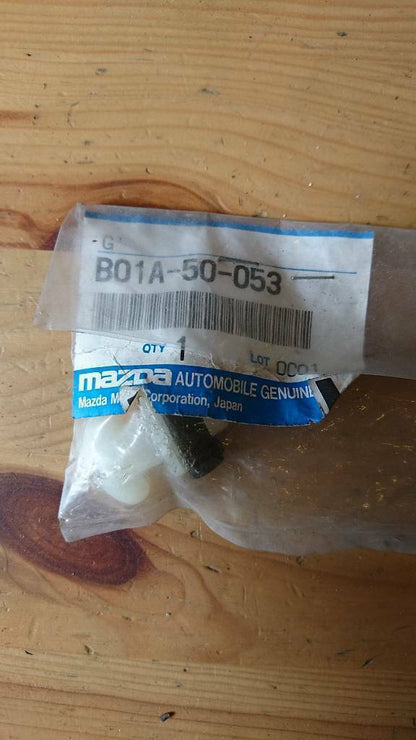 Mazda 626 Stoßstangen Clip hinten neu original