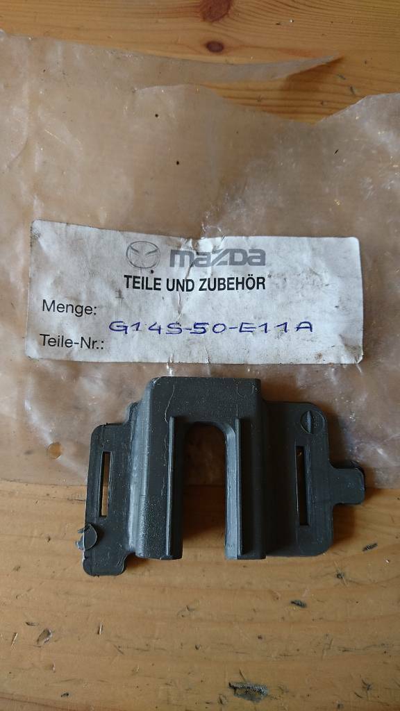 Mazda 626 Wagon Stoßstange Halter Clip neu