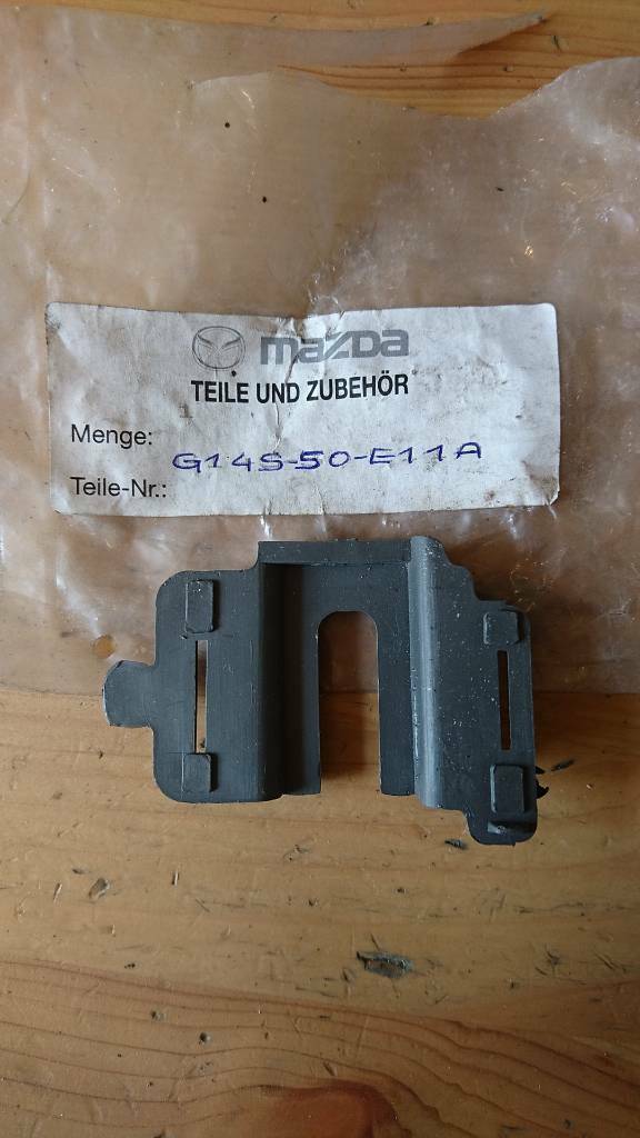 Mazda 626 Wagon Stoßstange Halter Clip neu