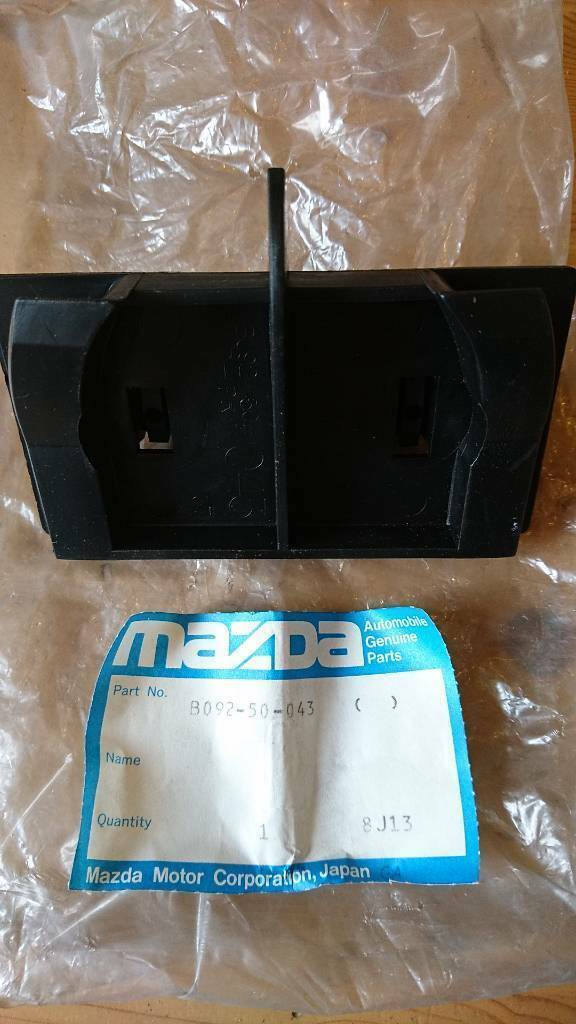 Mazda 323 Station Wagon Stoßstangen Halter neu Original