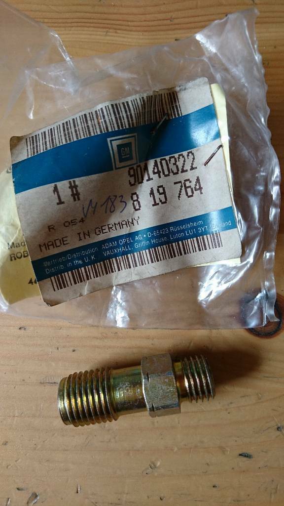 Kadett E Omega A Anschluss Einspritzleitung neu Original GM