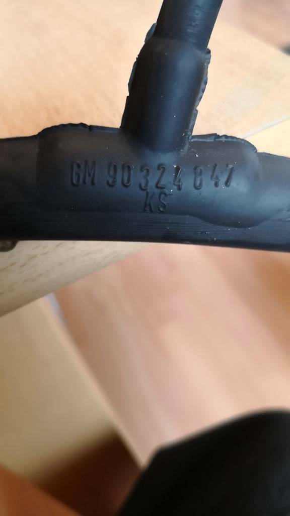 Opel Omega A Entlüftungsschlauch Ventildeckel Neu Original GM