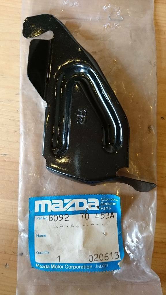 Mazda 323 Halter neu original