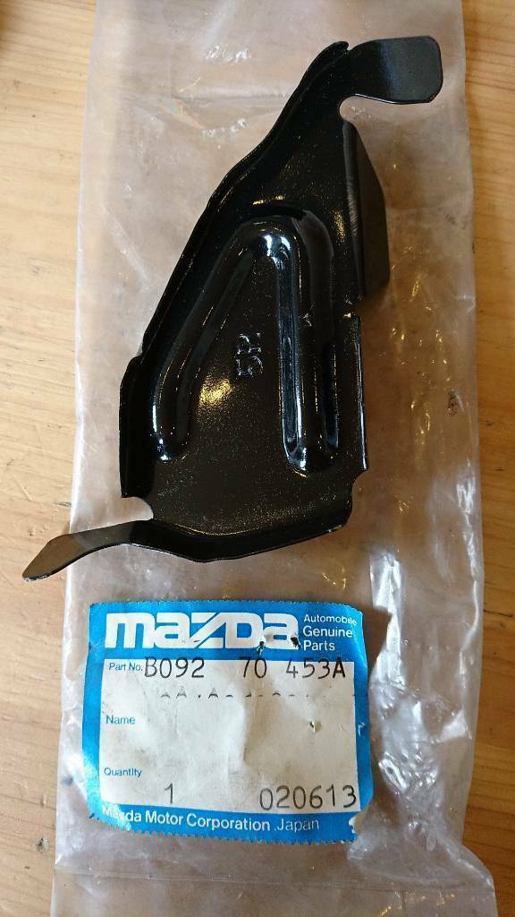 Mazda 323 Halter neu original