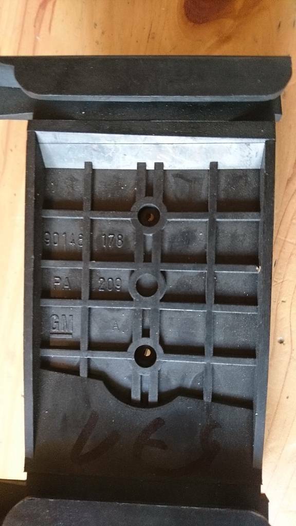 Rekord E Stoßstangen Halter hinten rechts neu GM 90148178
