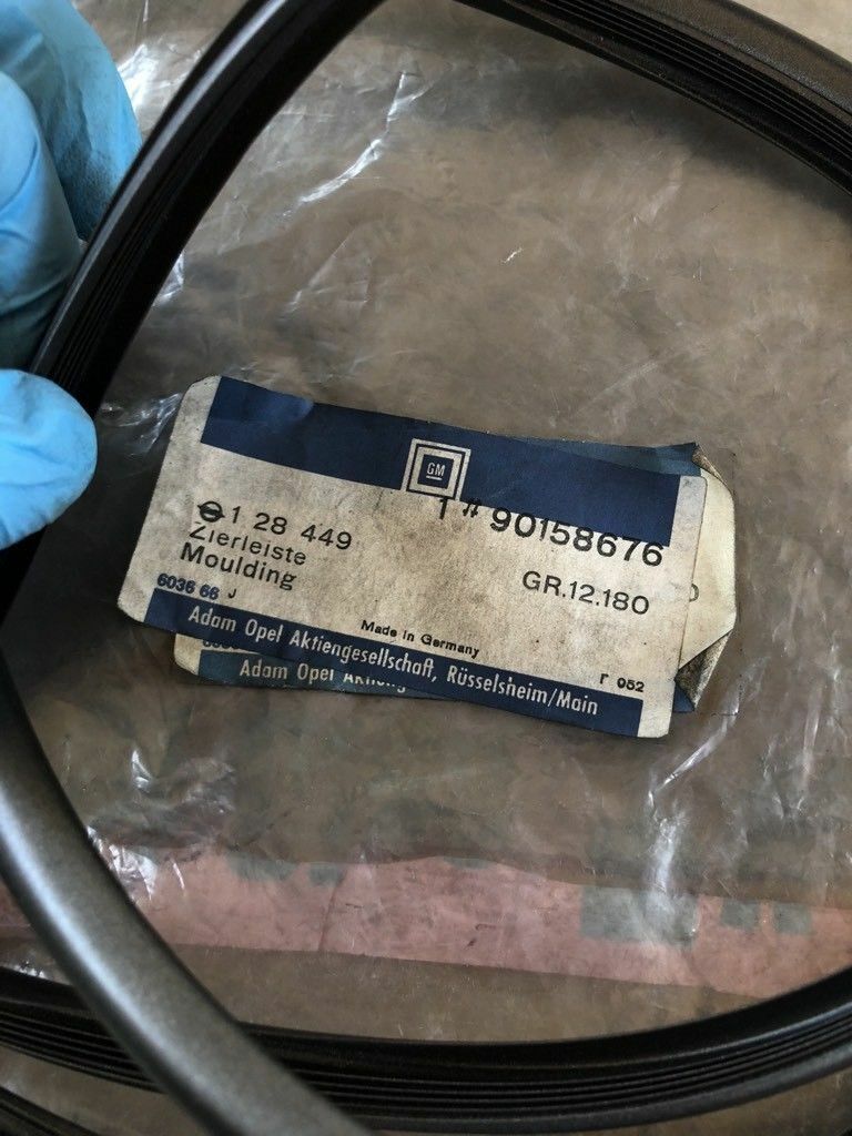 Original GM Opel Ascona C Zierleiste Heckscheibe Antrazit *NEU*