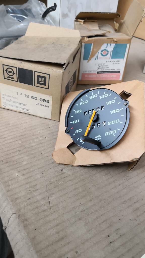 Opel Tachometer Neu Original GM Modell Unbekannt
