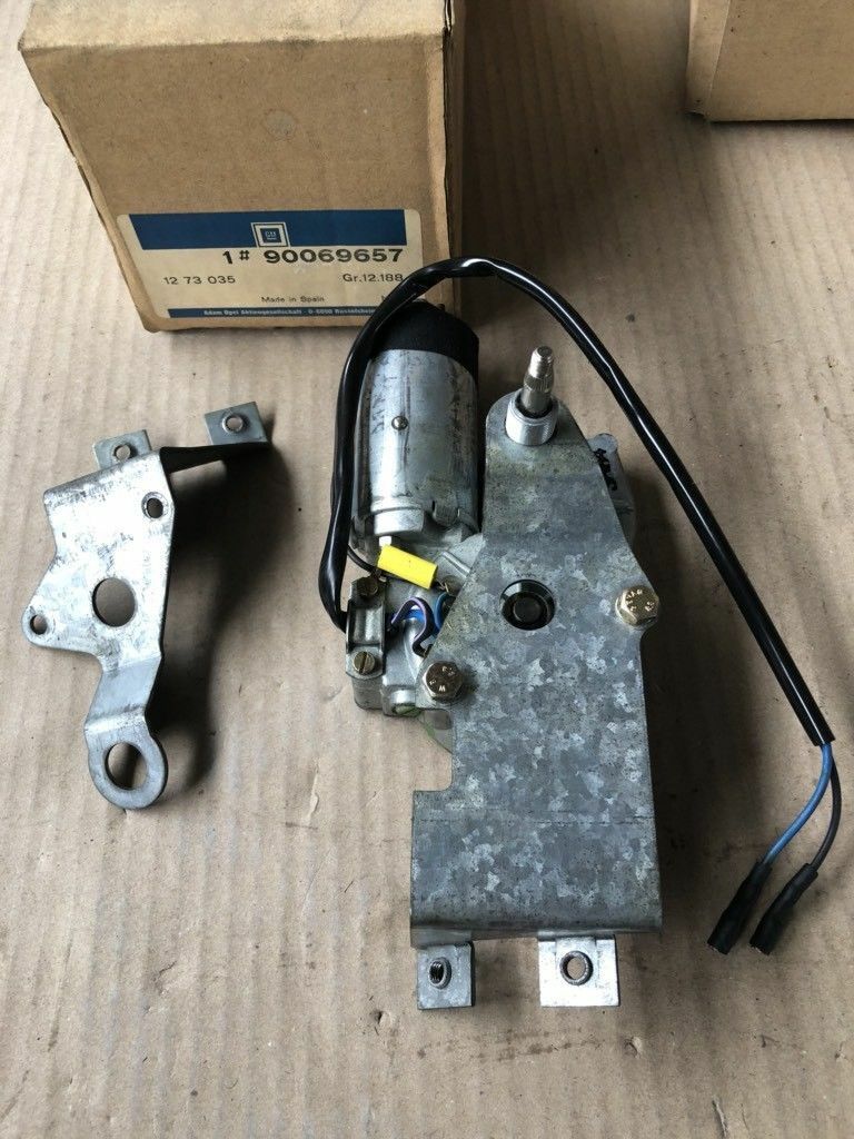 Original GM Opel Kadett D Heckwischermotor 90069657 *NEU*