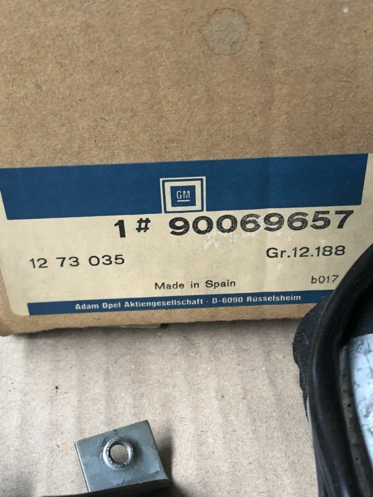 Original GM Opel Kadett D Heckwischermotor 90069657 *NEU*