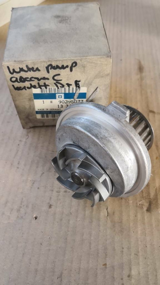 Original GM Opel Ascona C Kadett E/D 1.6 Diesel Wasserpumpe Neu