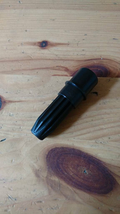 Astra F Omega A Befestigungszapfen Kofferraum Abdeckung Neu GM