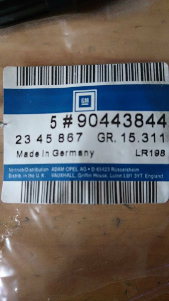 Astra F Omega A Befestigungszapfen Kofferraum Abdeckung Neu GM