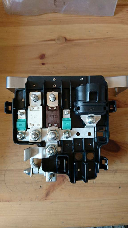 Opel Vivaro Sicherungskasten Halter neu original GM