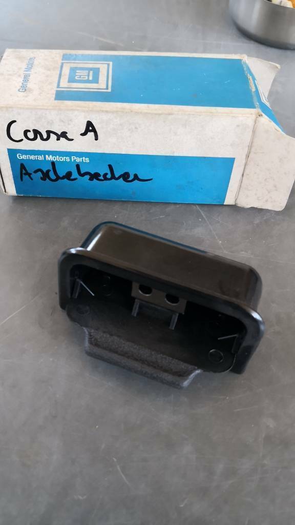 Opel Corsa A Aschenbecher neu original GM