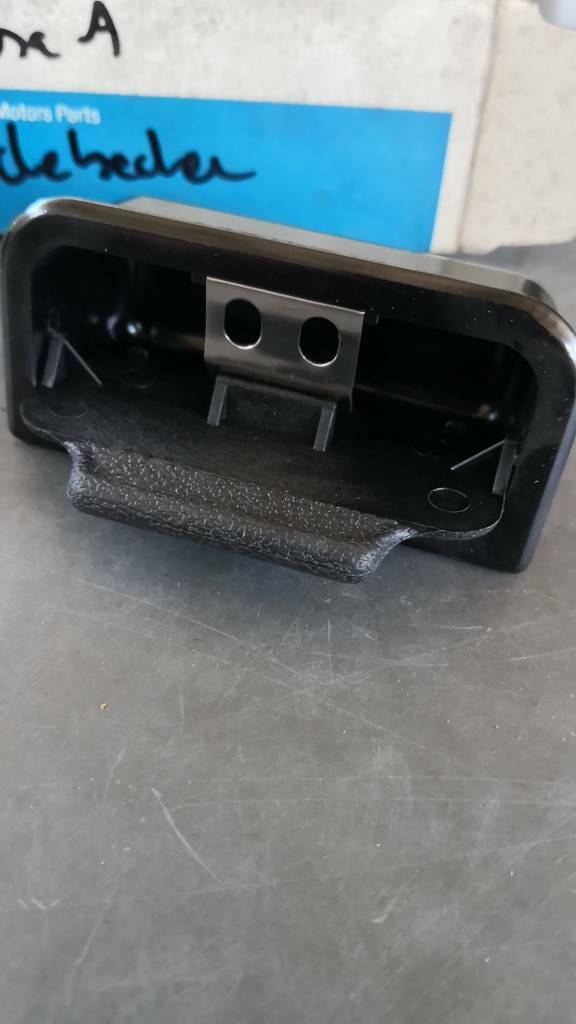 Opel Corsa A Aschenbecher neu original GM