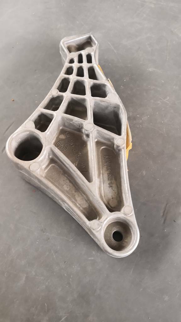 Opel Vectra A Motorhalter vorne rechts neu original GM