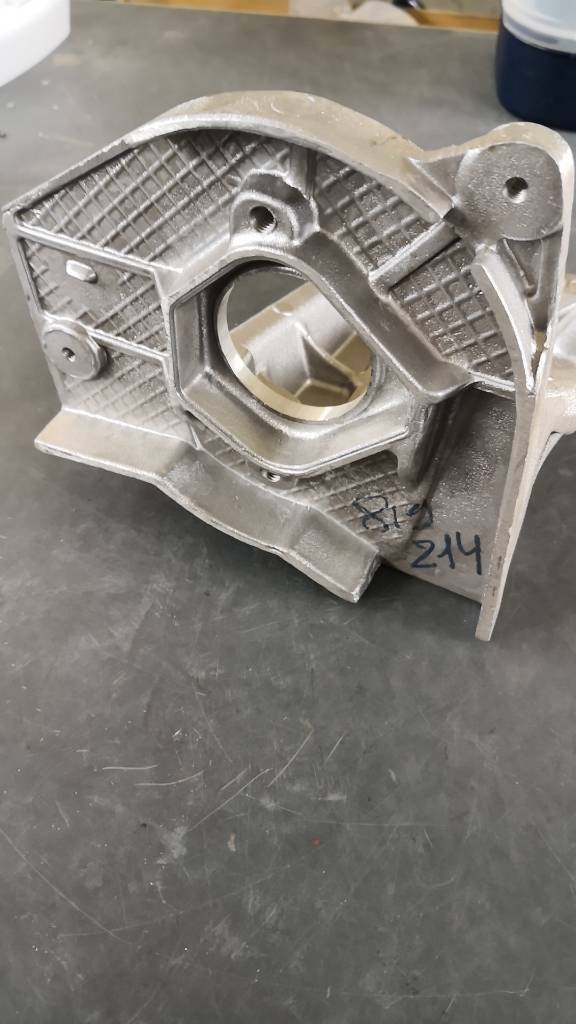 Opel Kadett E Astra F Halter Kraftstoffpumpe neu original GM